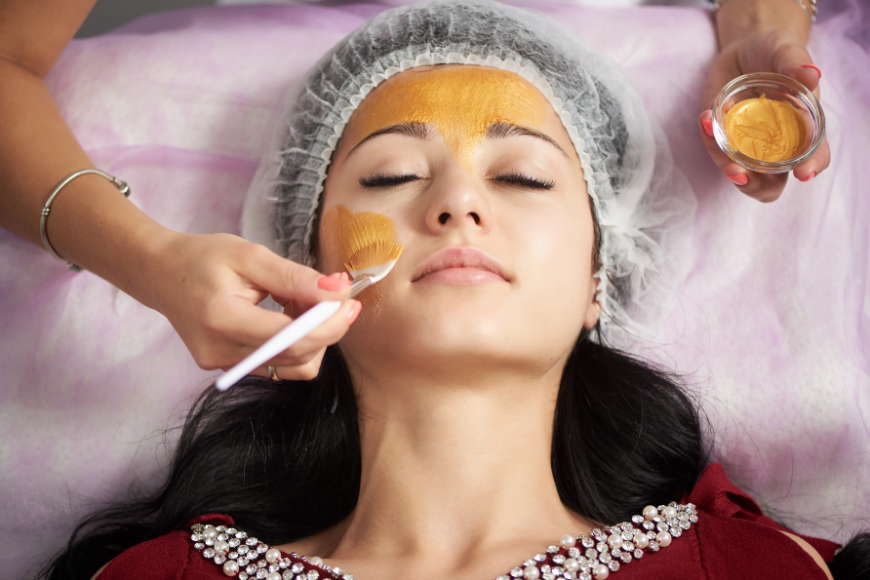 Top 10 Benefits of Kumkumadi Kizhi Facial for Glowing Skin